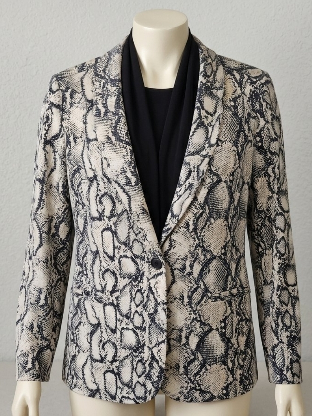 Susan Graver Black and Cream Snake-Print Single-Button Blazer Pre-owned